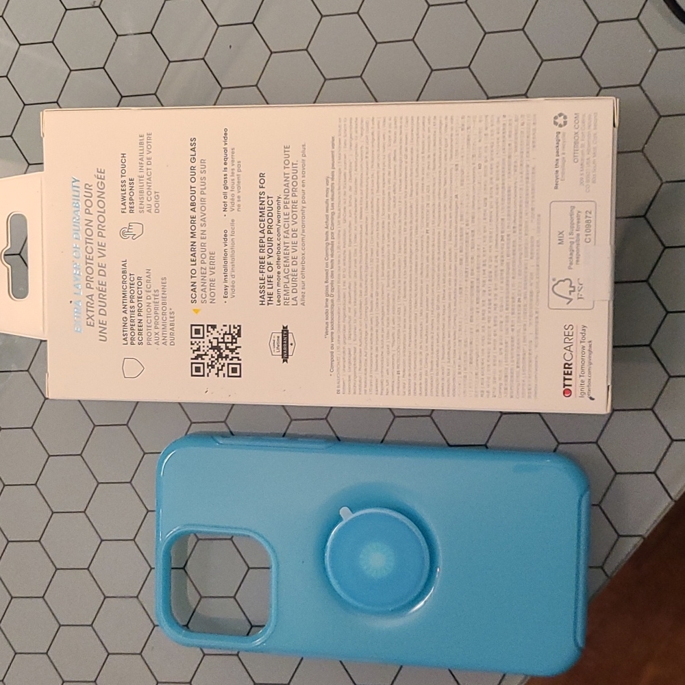 IPhone 14 pro max case and screen protector - Picture 2 of 4